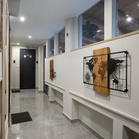 Rooftop Mini #3 -roof Deck-luggage Storage Apartament *